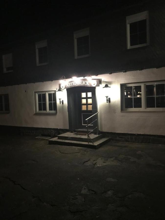 Haus Astenblick In Winterberg Fuer Bis Zu 35 Personen Fuer Wanderveranstaltungen Und Familienfeiern Exterior photo